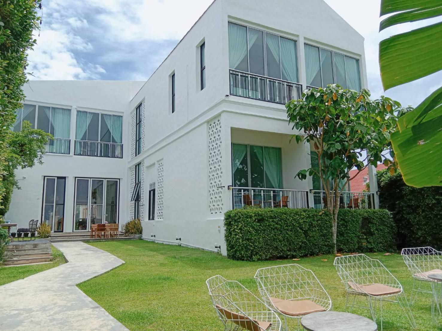 White Wall Riverfront Hotel Kamphengphet Kültér fotó