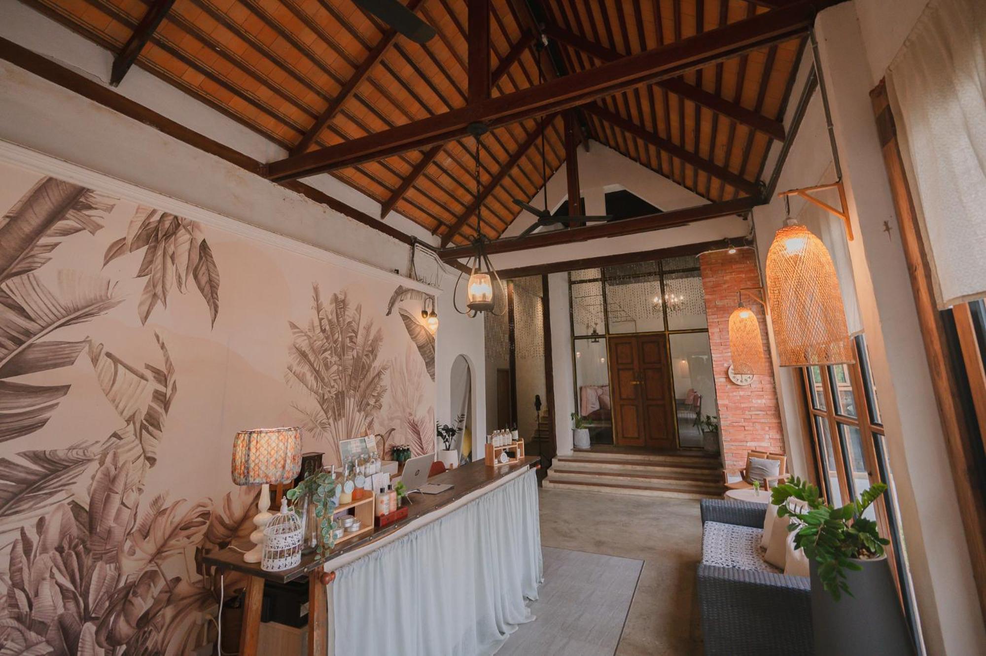 White Wall Riverfront Hotel Kamphengphet Kültér fotó