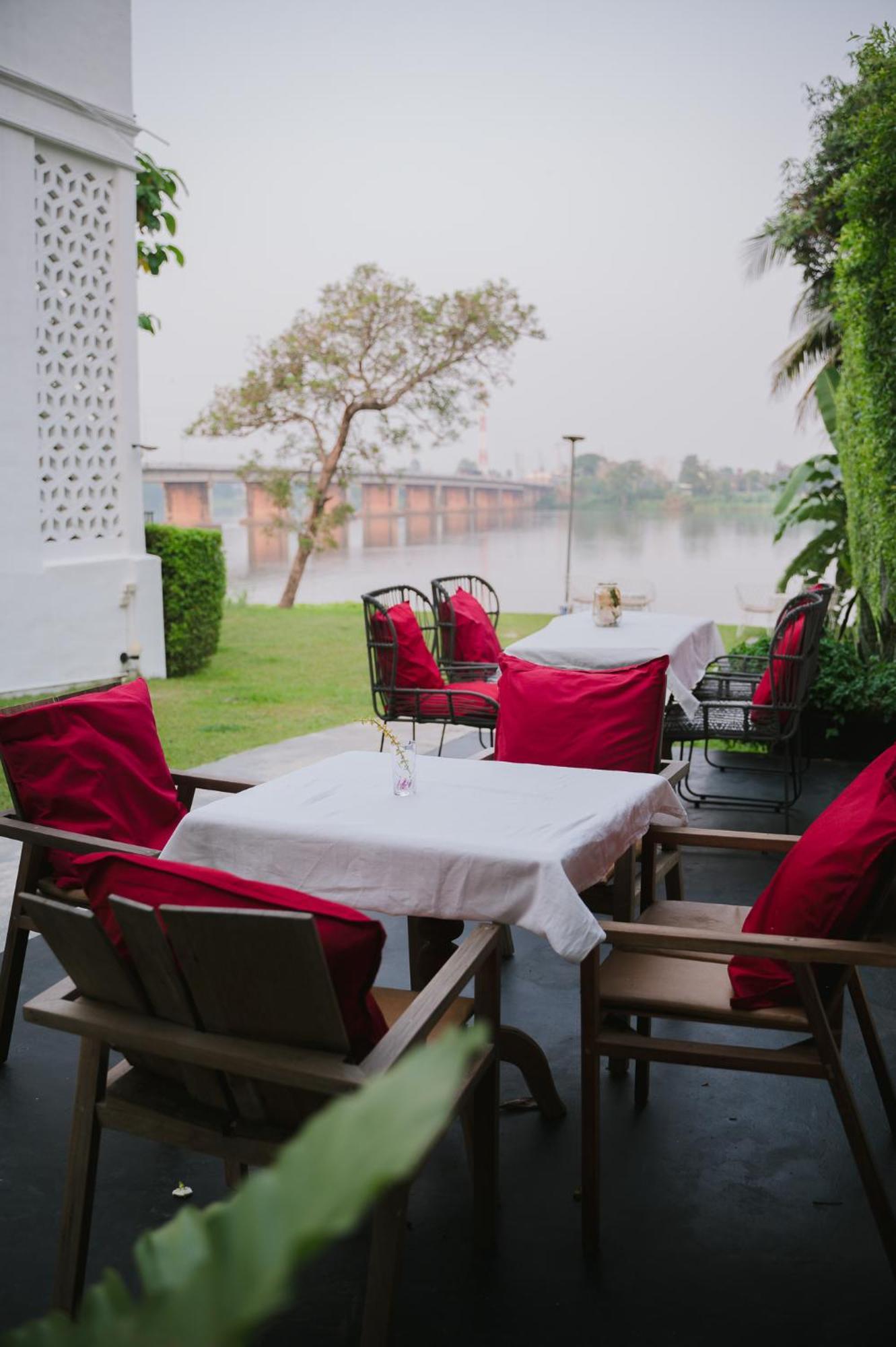 White Wall Riverfront Hotel Kamphengphet Kültér fotó