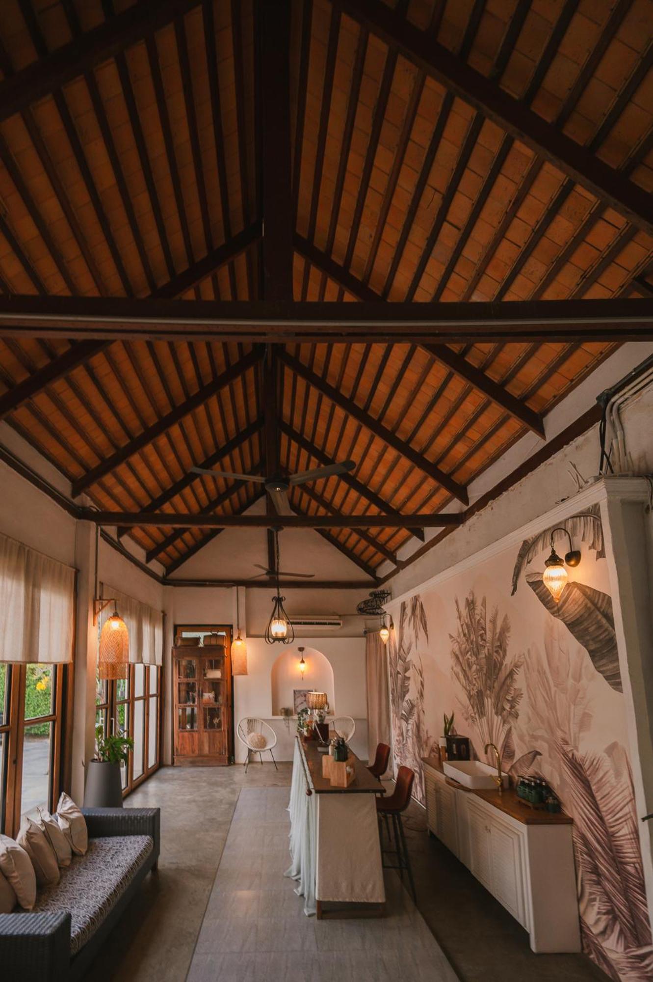 White Wall Riverfront Hotel Kamphengphet Kültér fotó