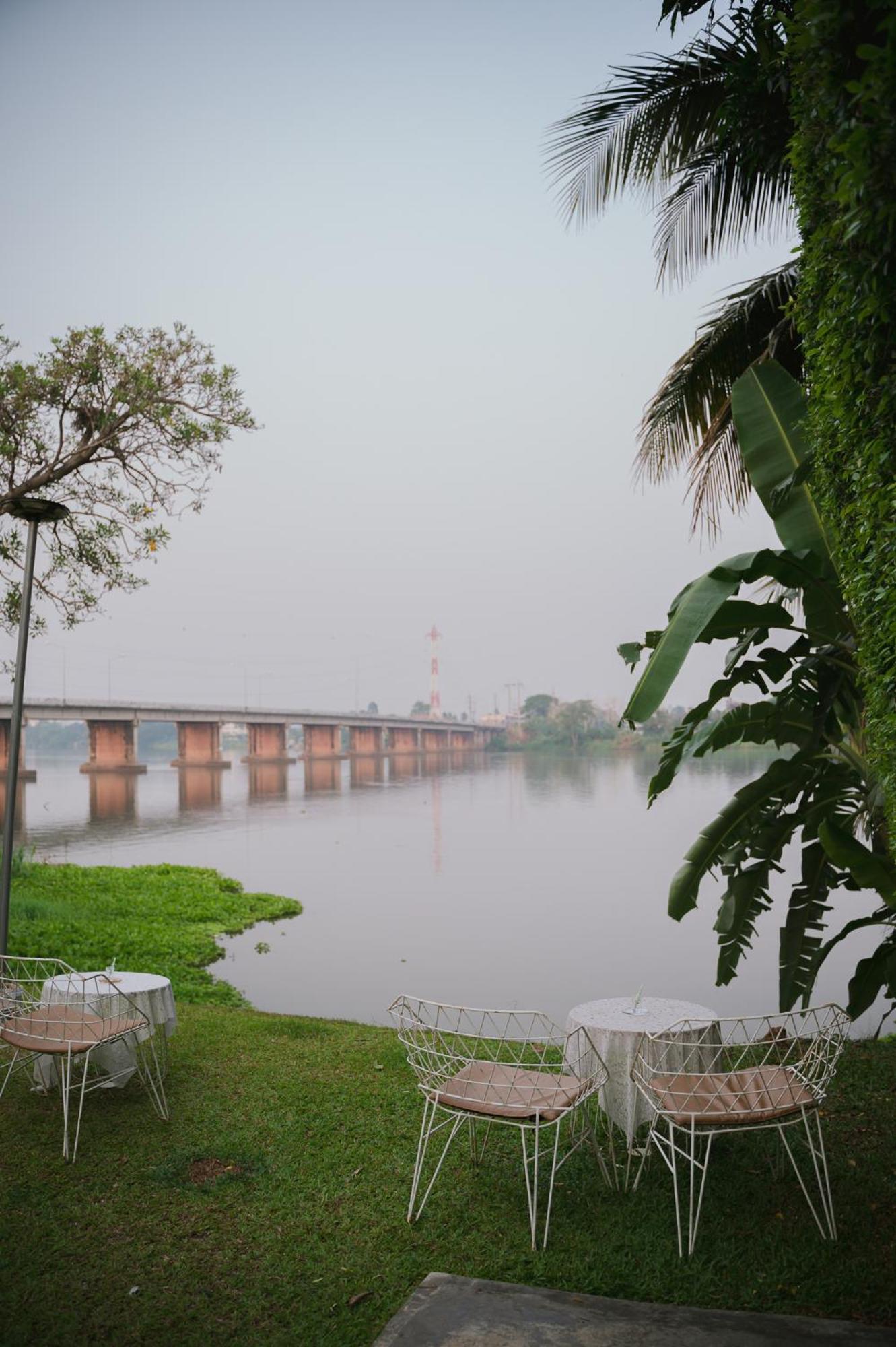 White Wall Riverfront Hotel Kamphengphet Kültér fotó