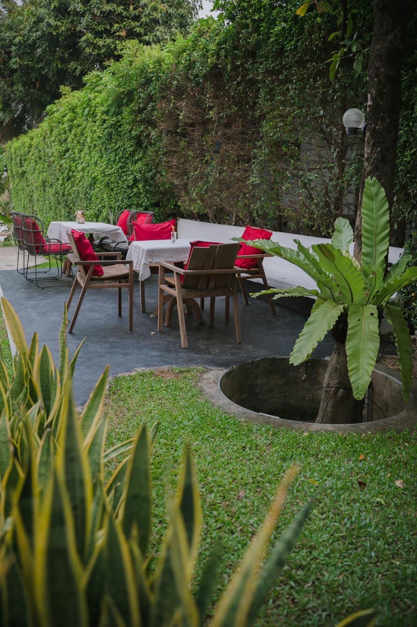 White Wall Riverfront Hotel Kamphengphet Kültér fotó
