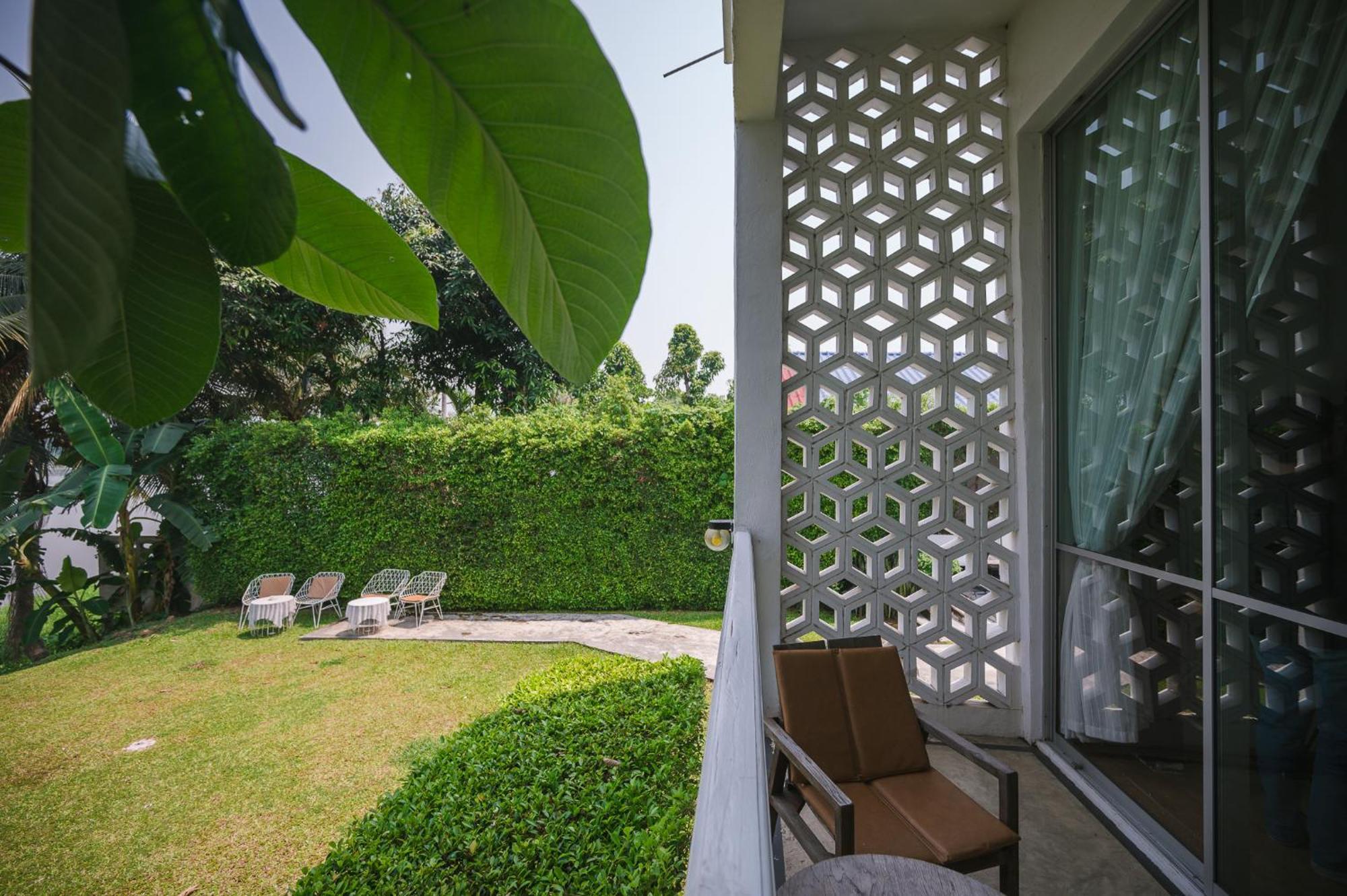 White Wall Riverfront Hotel Kamphengphet Kültér fotó