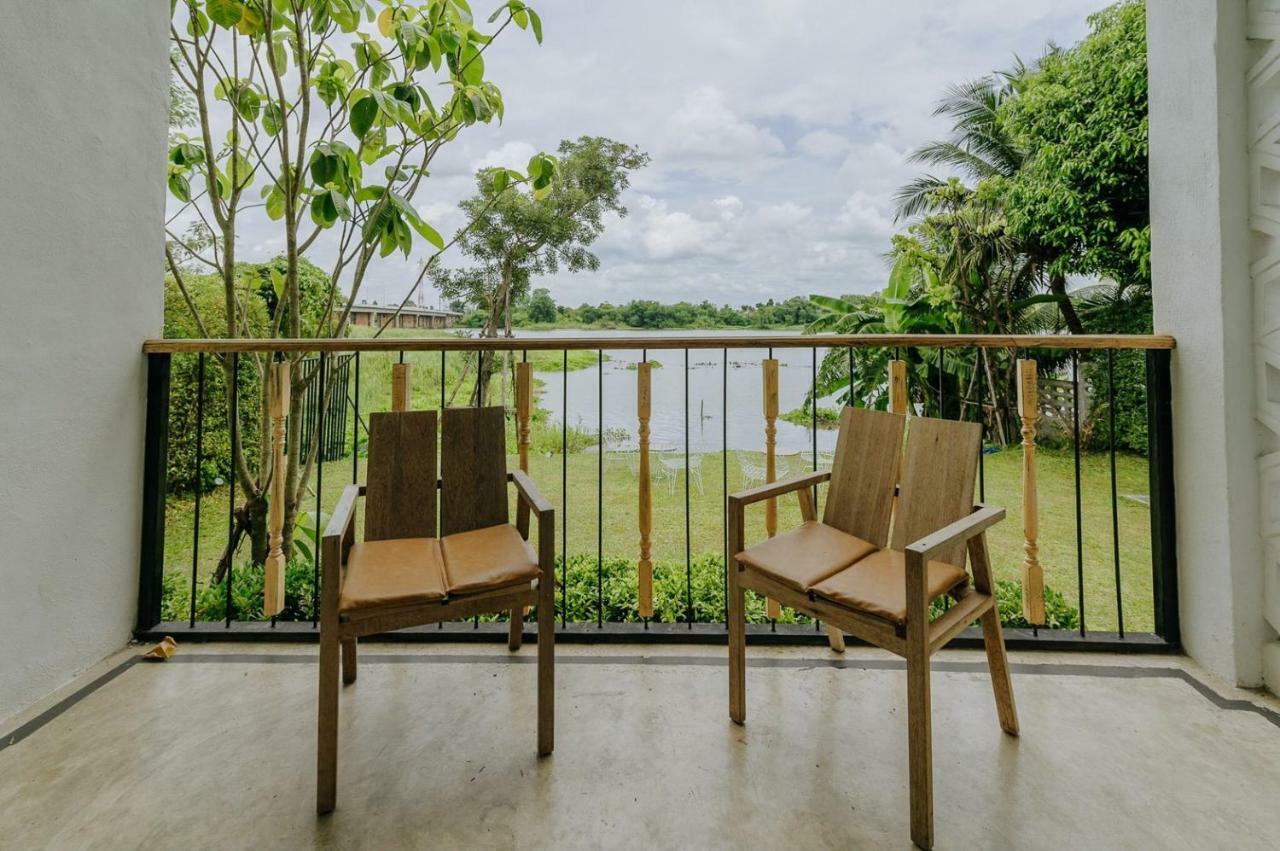 White Wall Riverfront Hotel Kamphengphet Kültér fotó
